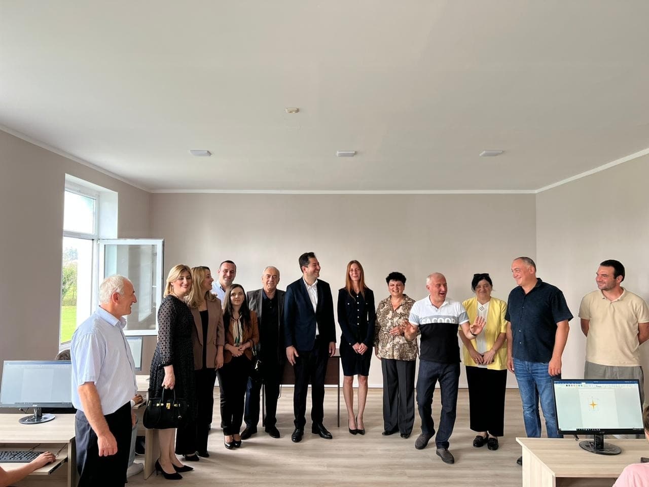 Frontnews image description