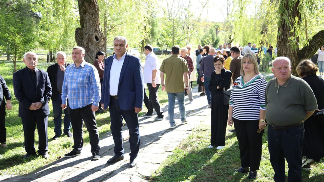 წყალტუბოში საქართველოს ტერიტორიული მთლიანობისთვის ბრძოლაში დაღუპულ გმირთა ხსოვნას პატივი მიაგეს
