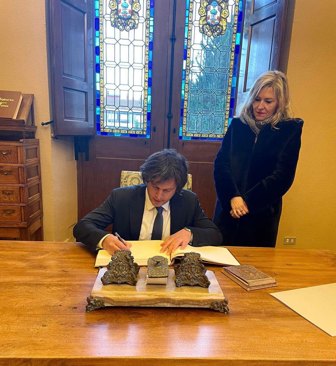 ირაკლი კობახიძემ გერნიკაში, ევროპის ერთ-ერთი უძველესი პარლამენტის შენობაში, სამახსოვრო წიგნში ჩანაწერი გააკეთა