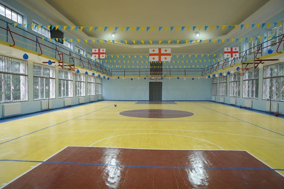 ჭიათურის მერმა სპორტულ კომპლექსში კალათბურთის რეაბილიტირებული დარბაზი გახსნა