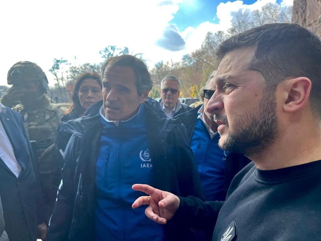 IAEA-ს ხელმძღვანელმა ზელენსკისთან ერთად დნეპრის ჰიდროელექტროსადგურის დაზიანება დაათვალიერა