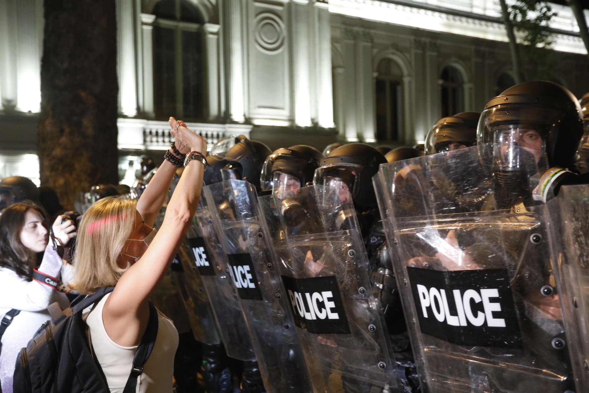 Frontnews image description