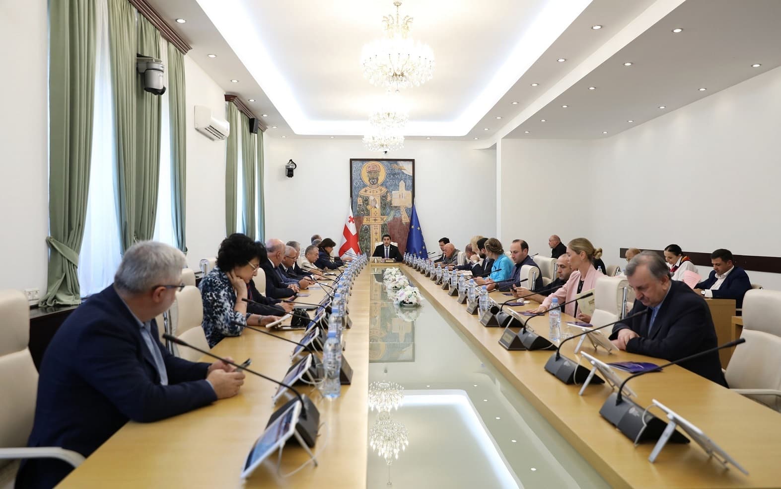 Frontnews image description