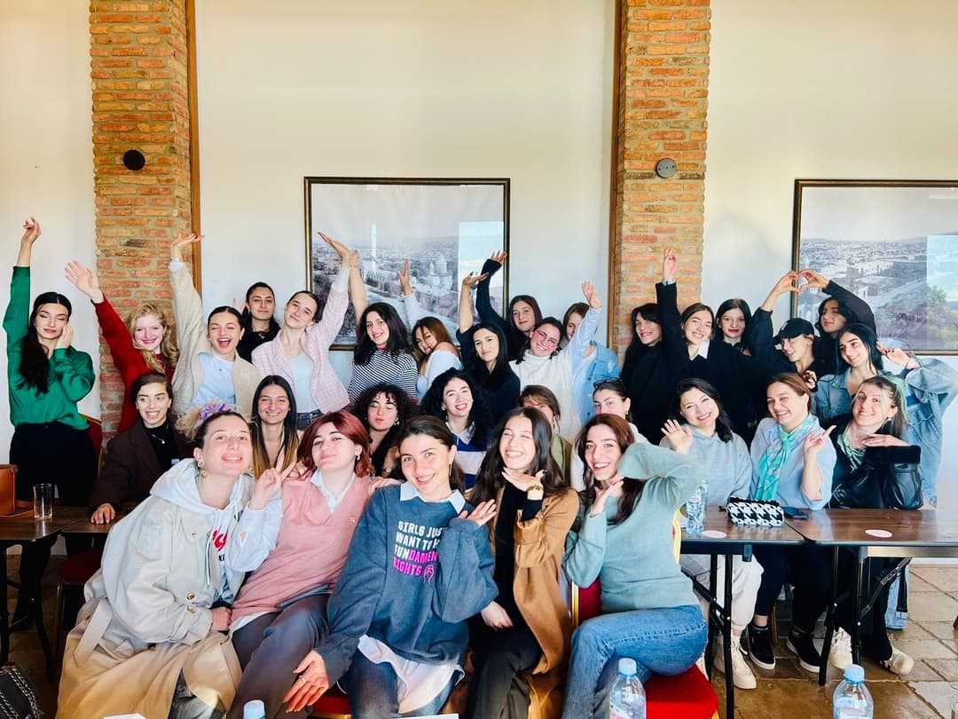 აფხაზეთიდან დევნილი ახალგაზრდებისთვის პროექტი “EmpowerHer: გოგოების ბანაკი თანასწორობისა და ლიდერობისთვის” განხორციელდა