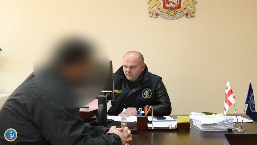 სახელმწიფოს კუთვნილი დიდი ოდენობით თანხის მართლსაწინააღმდეგო მითვისების ფაქტზე ორი პირი პასუხისგებაში მისცეს