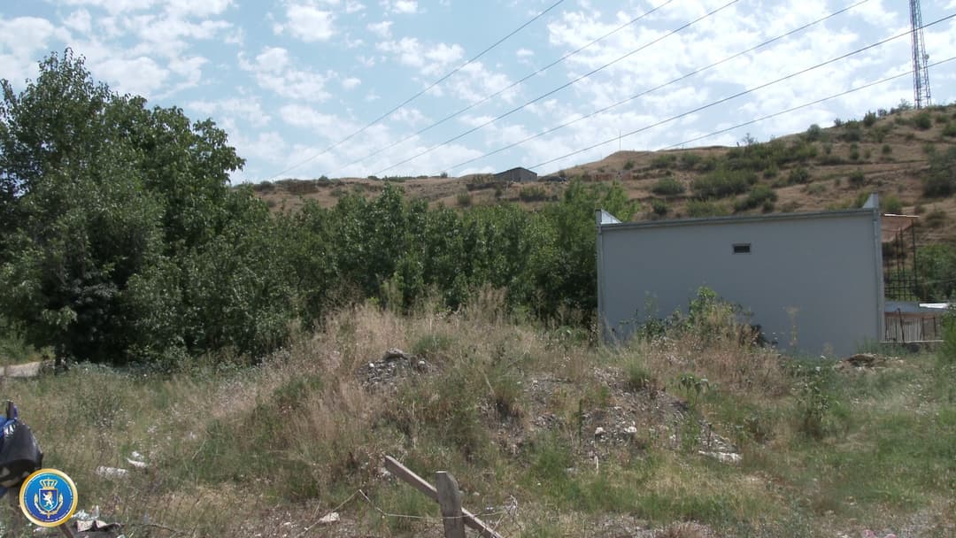 დიდი ოდენობით სახელმწიფო ქონების მოტყუებით დაუფლების ფაქტზე ორი პირი დააკავეს