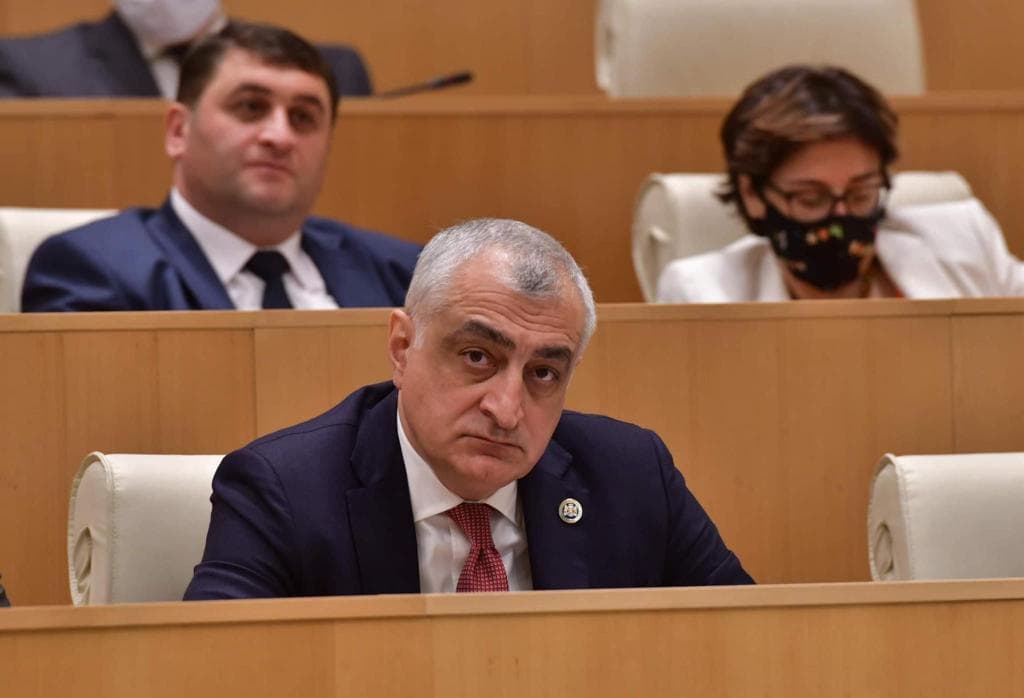 მამუკა ხაზარაძემ კახა კუჭავას პარლამენტის წევრის უფლებამოსილების შეწყვეტის შესახებ განცხადებით მიმართა