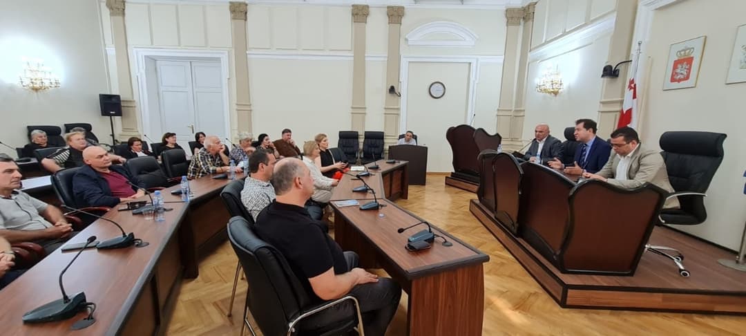 აფხაზეთის ა/რ-ის მთავრობის წარმომადგენლები ბათუმისა და ქობულეთის მუნიციპალიტეტების დევნილთა განსახლების ადგილებში შექმნილ ბინათმესაკუთრეთა ამხანაგობების თავმჯდომარეებს შეხვნენ