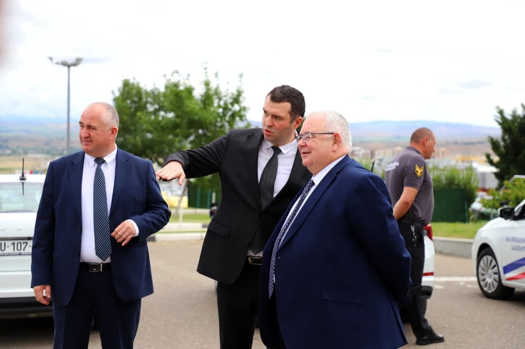 მომსახურების სააგენტოს ირლანდიის პარლამენტის ქვედა პალატის თავმჯდომარე ეწვია