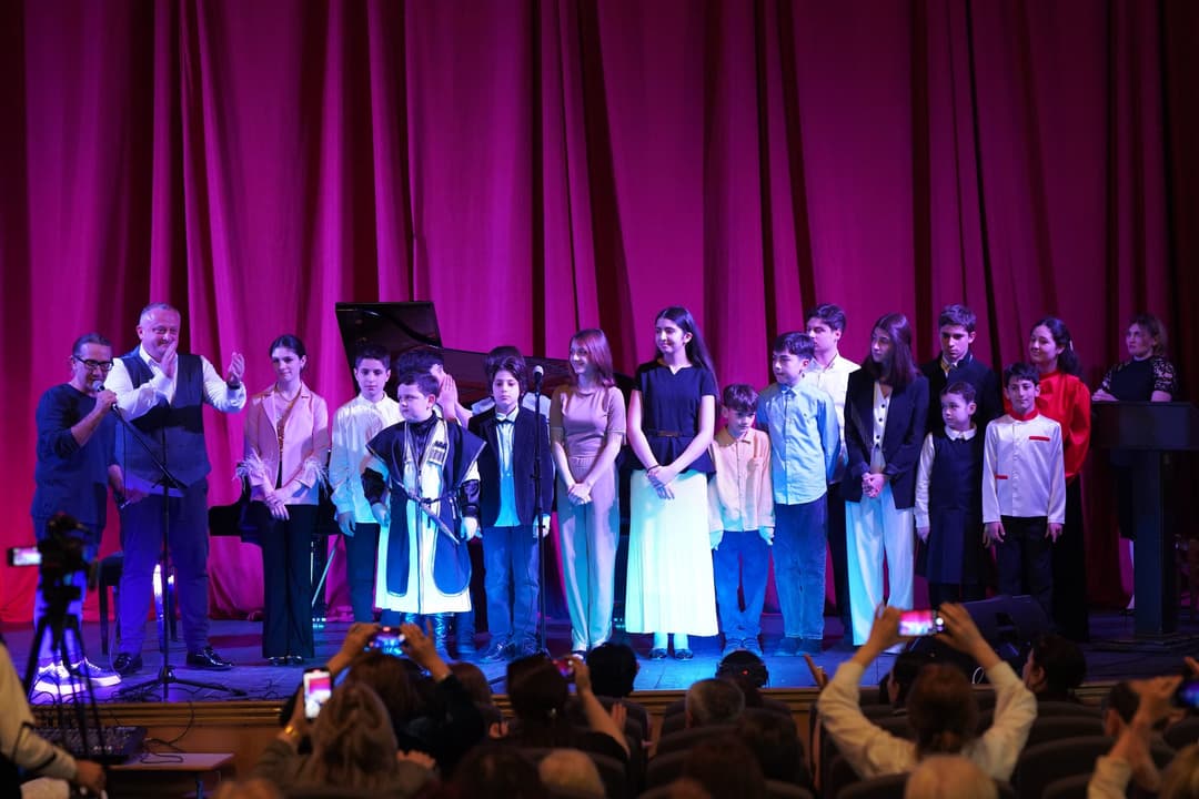 ჭიათურაში ქართული სიმღერის პირველი ეროვნული კონკურსის საზეიმო დახურვა გაიმართა