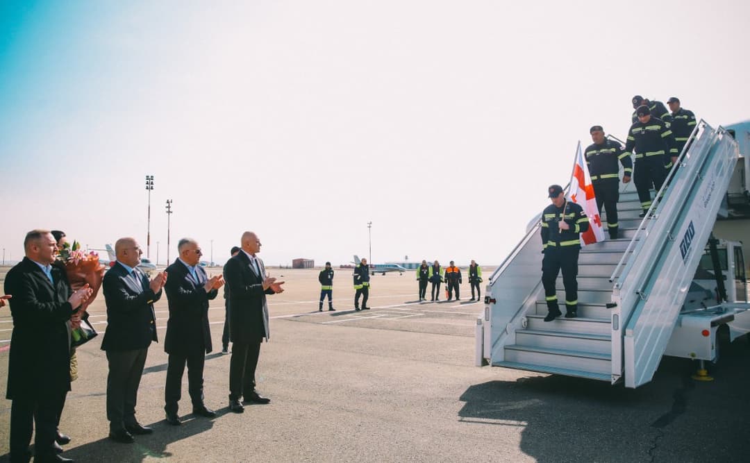 ქართველი მაშველები თურქეთიდან სამშობლოში სპეციალური ჩარტერული რეისით ჩამოფრინდნენ