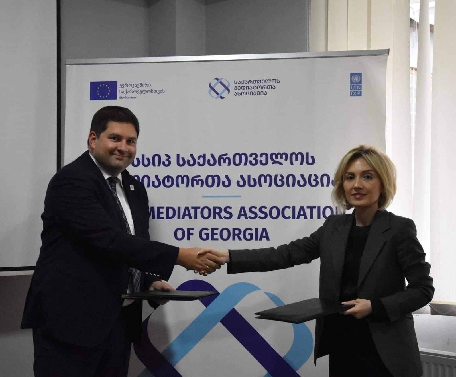 Frontnews image description