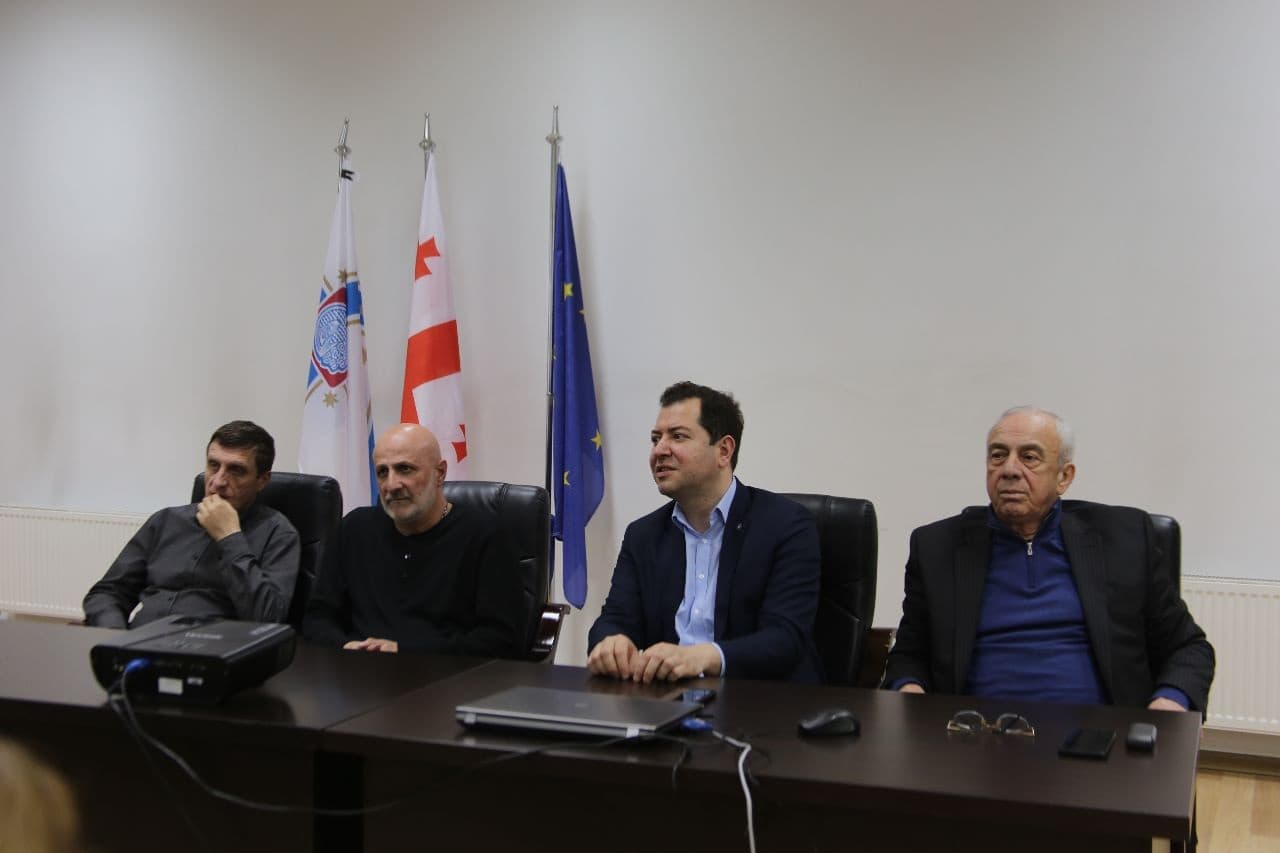 Frontnews image description