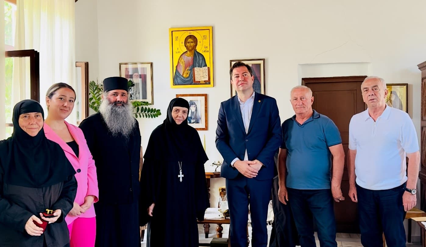 Frontnews image description