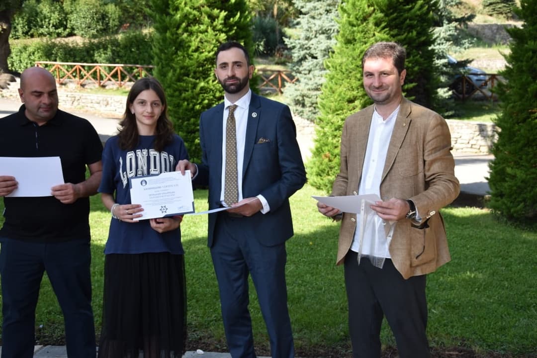 პროექტის “აფხაზეთიდან დევნილი ახალგაზრდებისათვის კულტურულ-შემეცნებითი საერთაშორისო ბანაკი“ მონაწილეებს სერტიფიკატები გადაეცათ