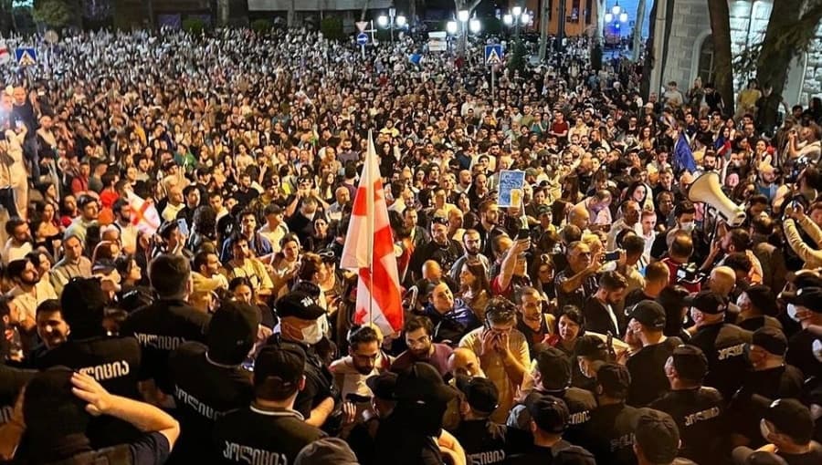 Frontnews image description