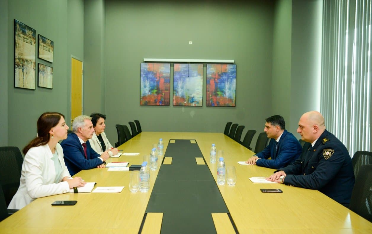 Frontnews image description