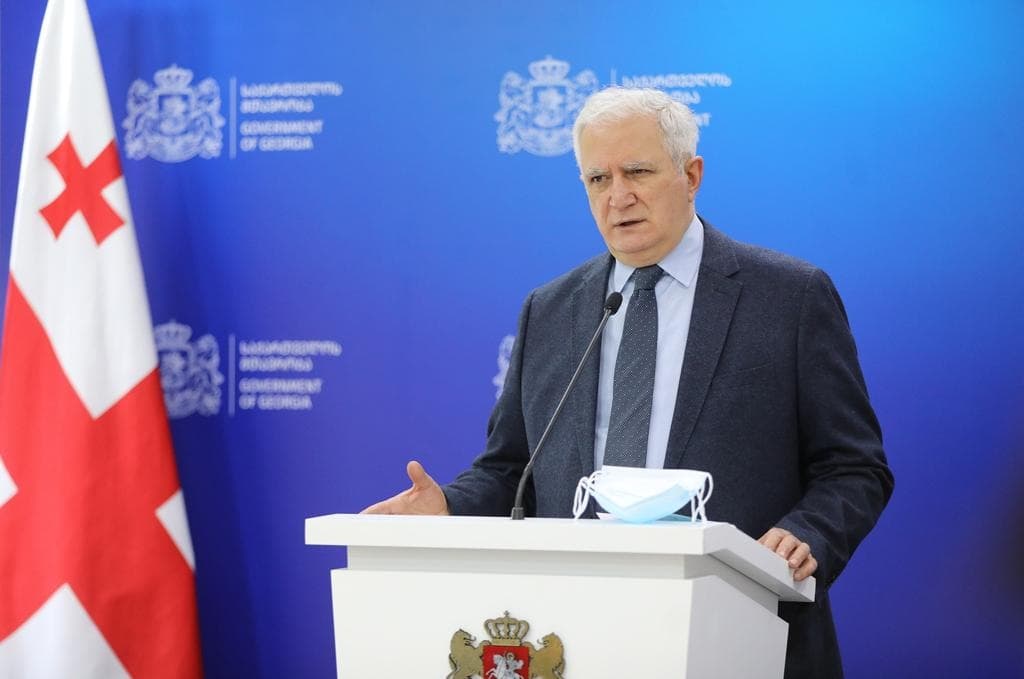 ამირან გამყრელიძე – ყველა კვლევა მიუთითებს, რომ ბუსტერი “ომიკრონს“ სერიოზულად აკავებს