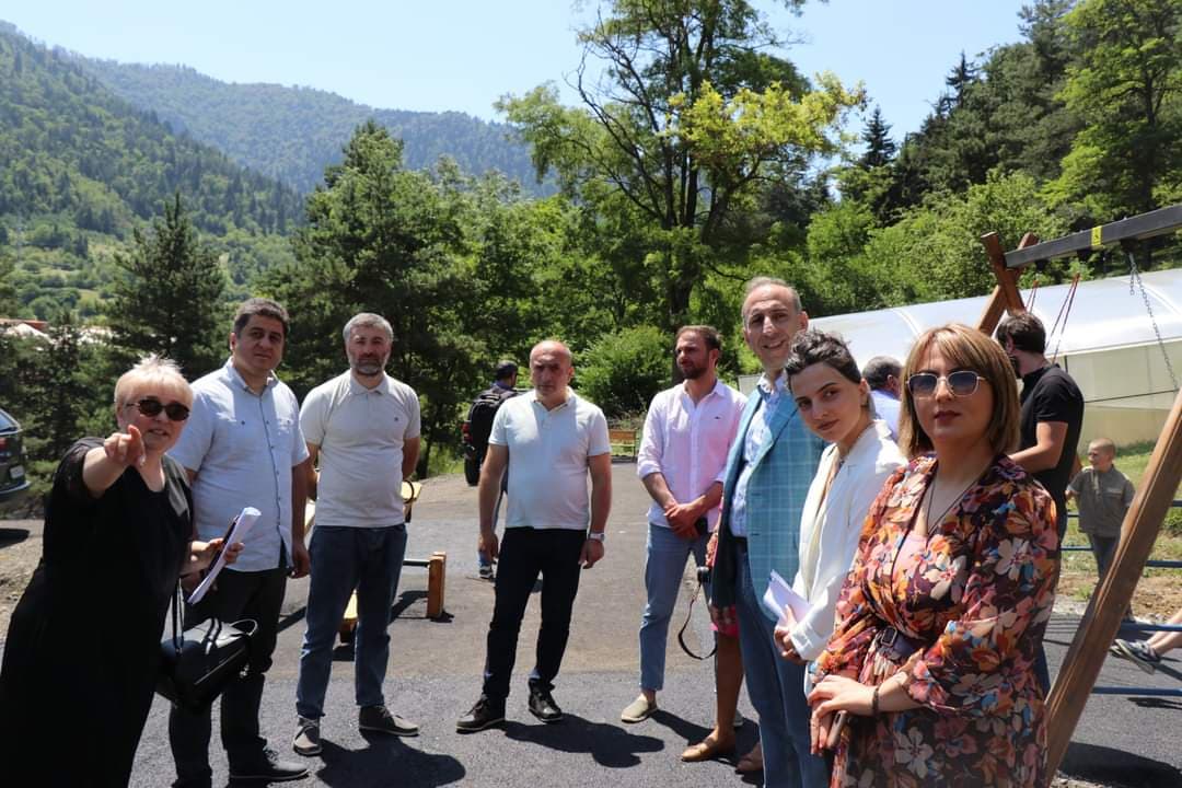 Frontnews image description