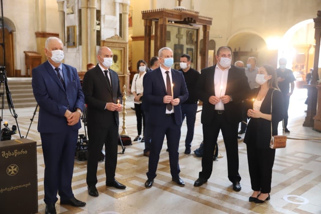 Frontnews image description