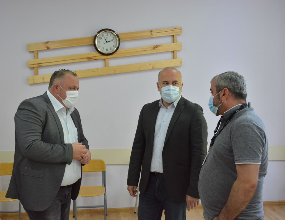 ჭიათურაში მასობრივი იმუნიზაციის ცენტრი გაიხსნა