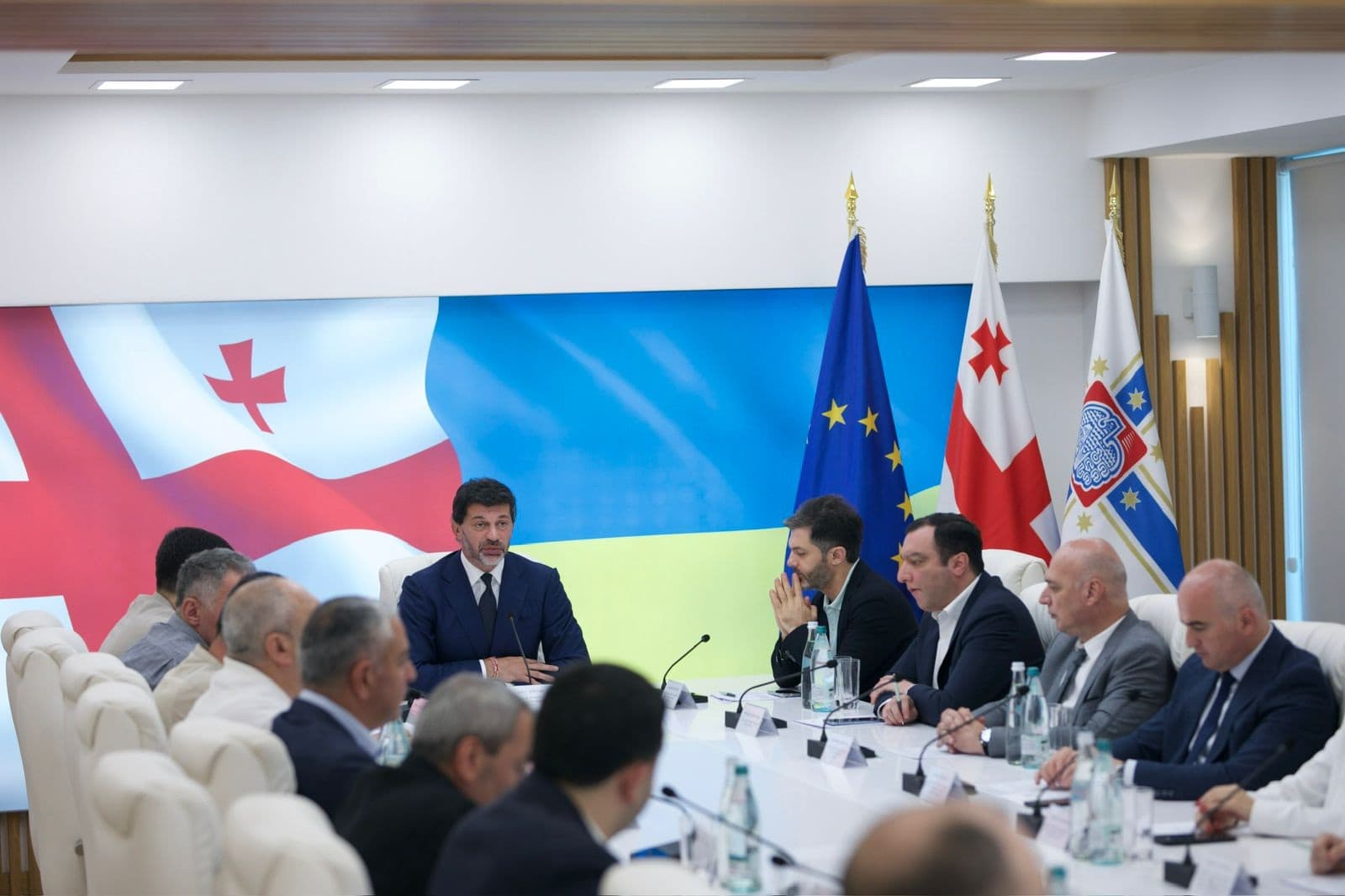 Frontnews image description