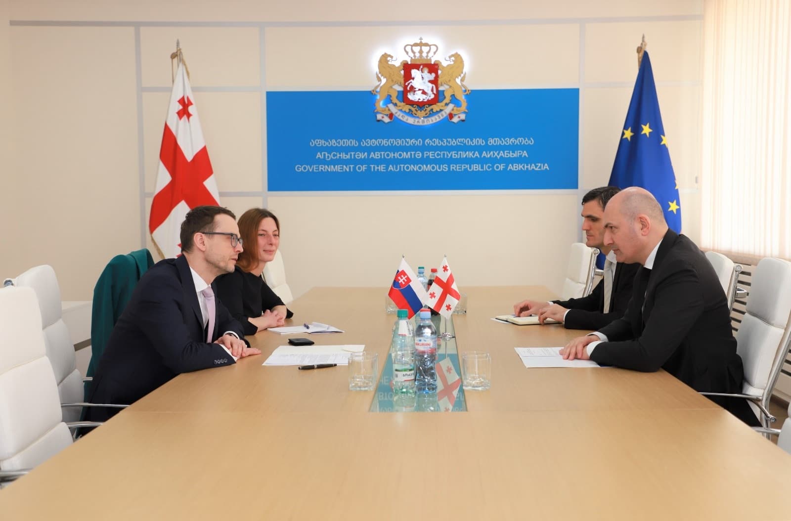 Frontnews image description