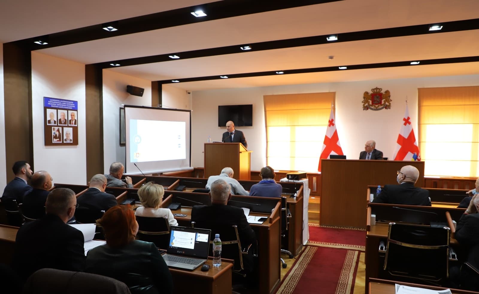 Frontnews image description