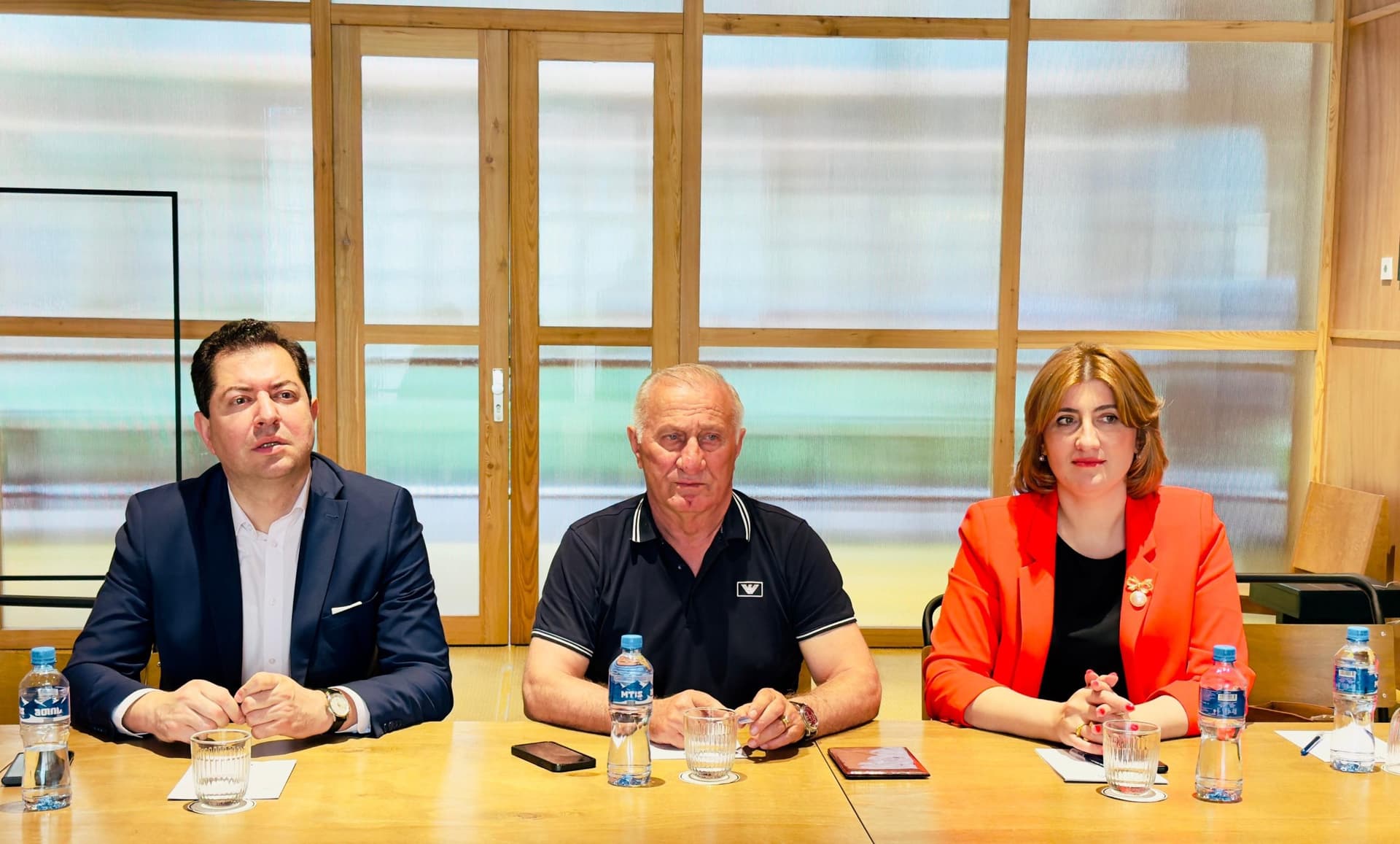 Frontnews image description