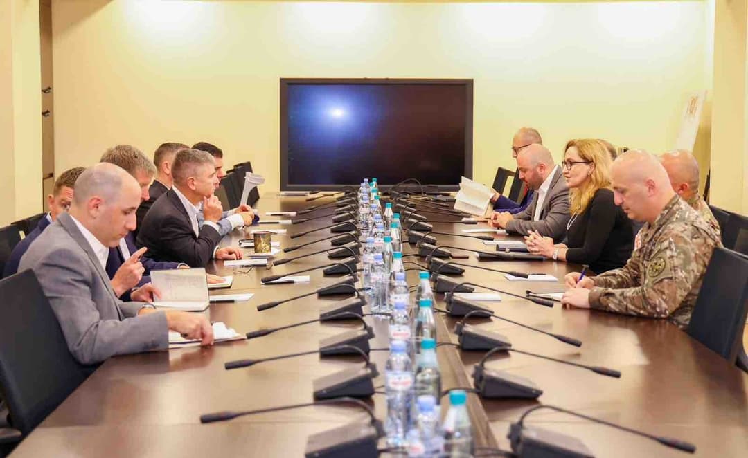 თავდაცვის სამინისტროში აშშ-ის კიბერსარდლობის ეროვნული მისიის კიბერძალების მეთაურს უმასპინძლეს