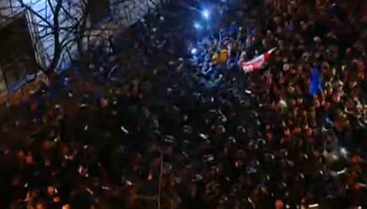 პარლამენტთან დაძაბული ვითარებაა