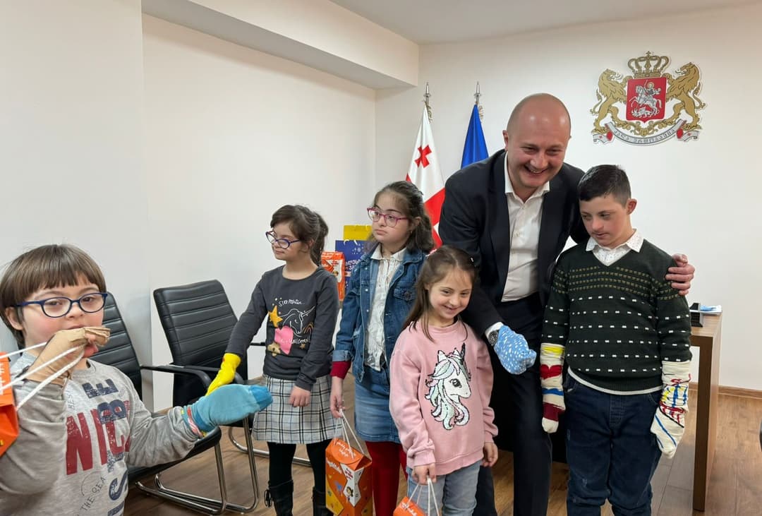 აფხაზეთის ჯანდაცვის სამინისტროს დაუნის სინდრომის მქონე ბავშვები და მათი მშობლები ესტუმრნენ