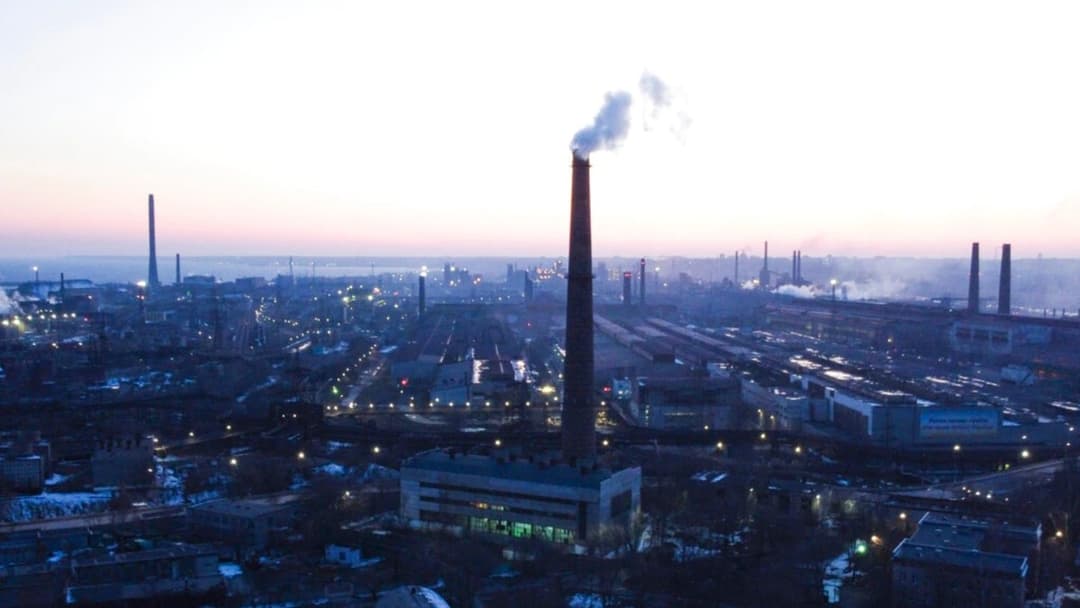 Russians bombarding Azovstal plant in Mariupol with at least 1,000 civilians in