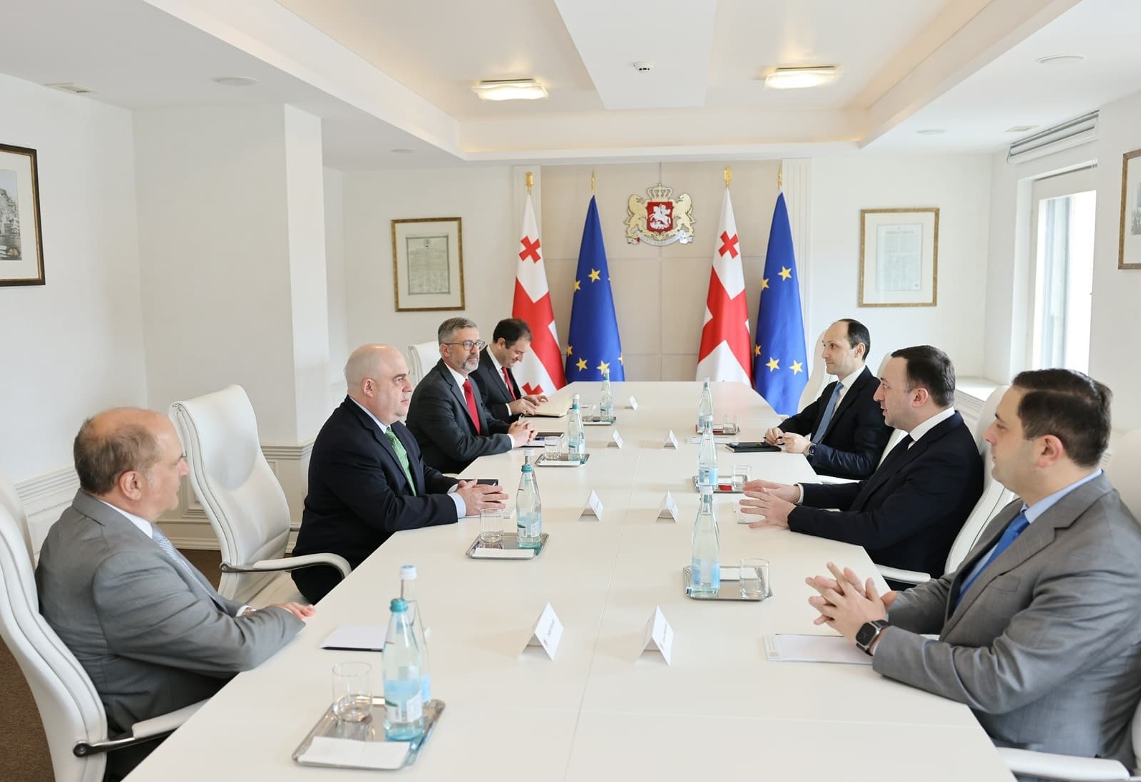 Frontnews image description