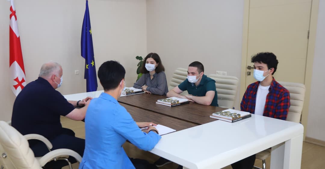 აბიტურიენტები, რომლებმაც უმაღლესი ქულები აიღეს, სამეგრელო-ზემო სვანეთის სახელმწიფო რწმუნებულის გადაწყვეტილებით მესტიაში დაისვენებენ