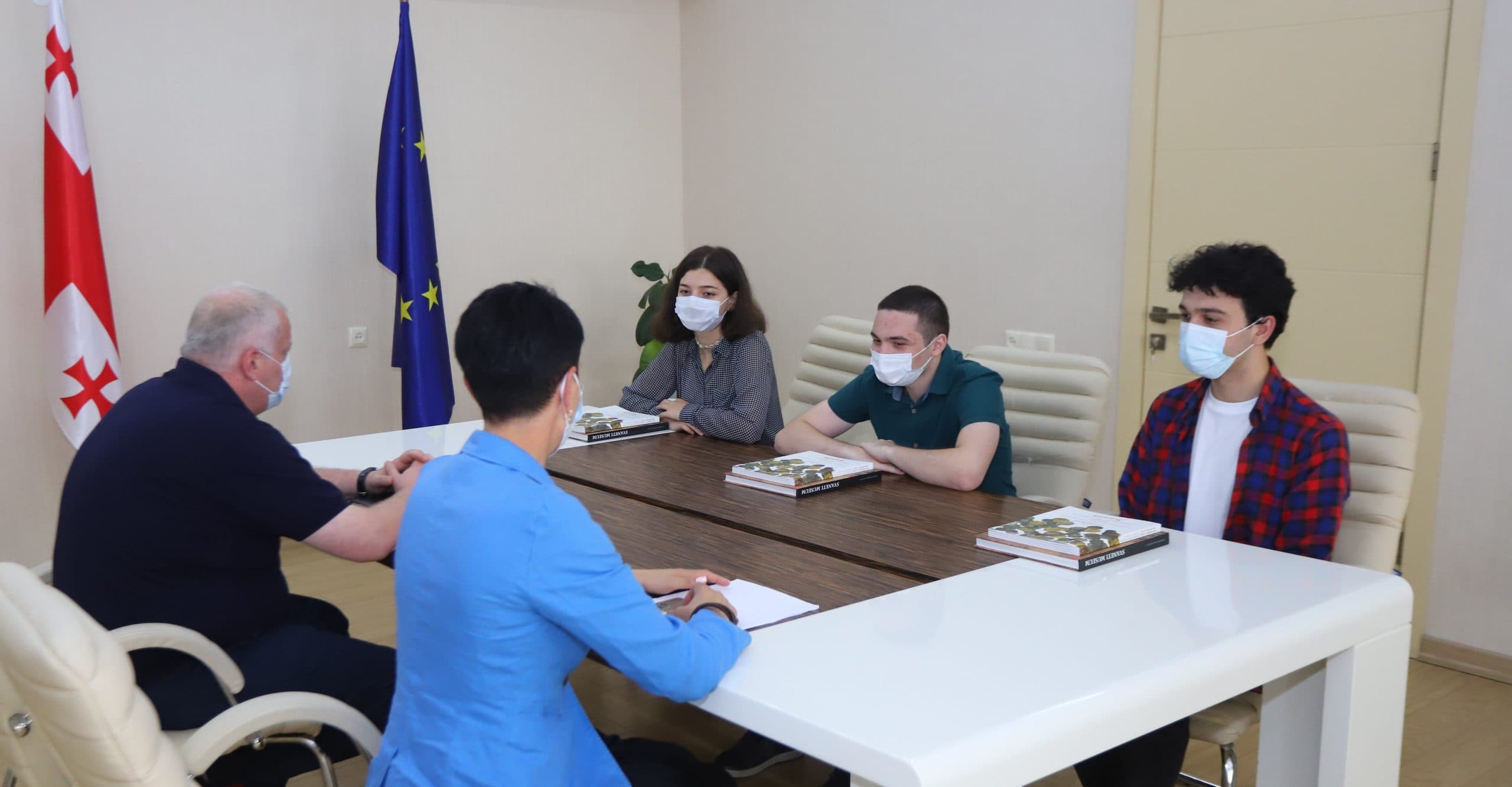 Frontnews image description