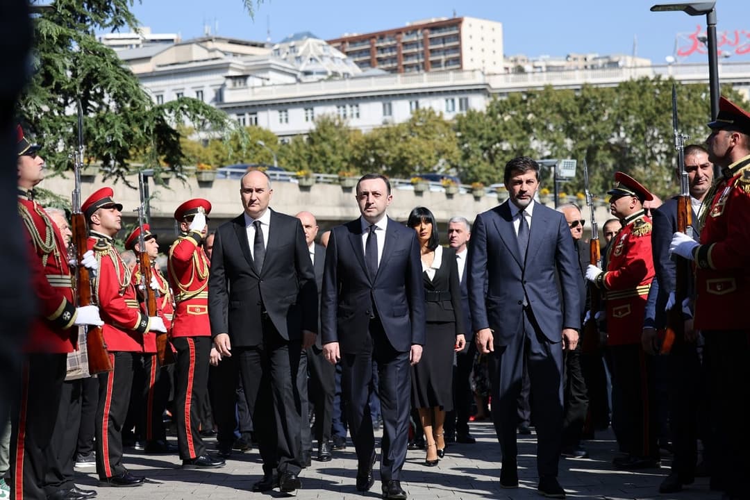 ირაკლი ღარიბაშვილმა საქართველოს ერთიანობისთვის ბრძოლაში დაღუპულ გმირთა მემორიალი გვირგვინით შეამკო