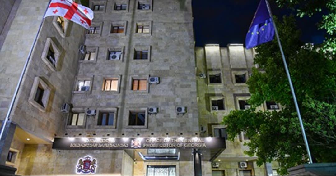 პროკურატურამ მამის მკვლელობის ფაქტზე დაკავებულს ბრალდება წარუდგინა