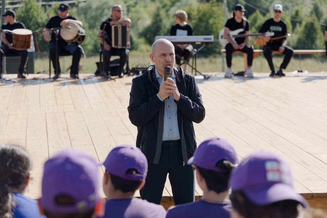 აფხაზეთიდან დევნილ ახალგაზრდებს შაორის ბანაკმა უმასპინძლა