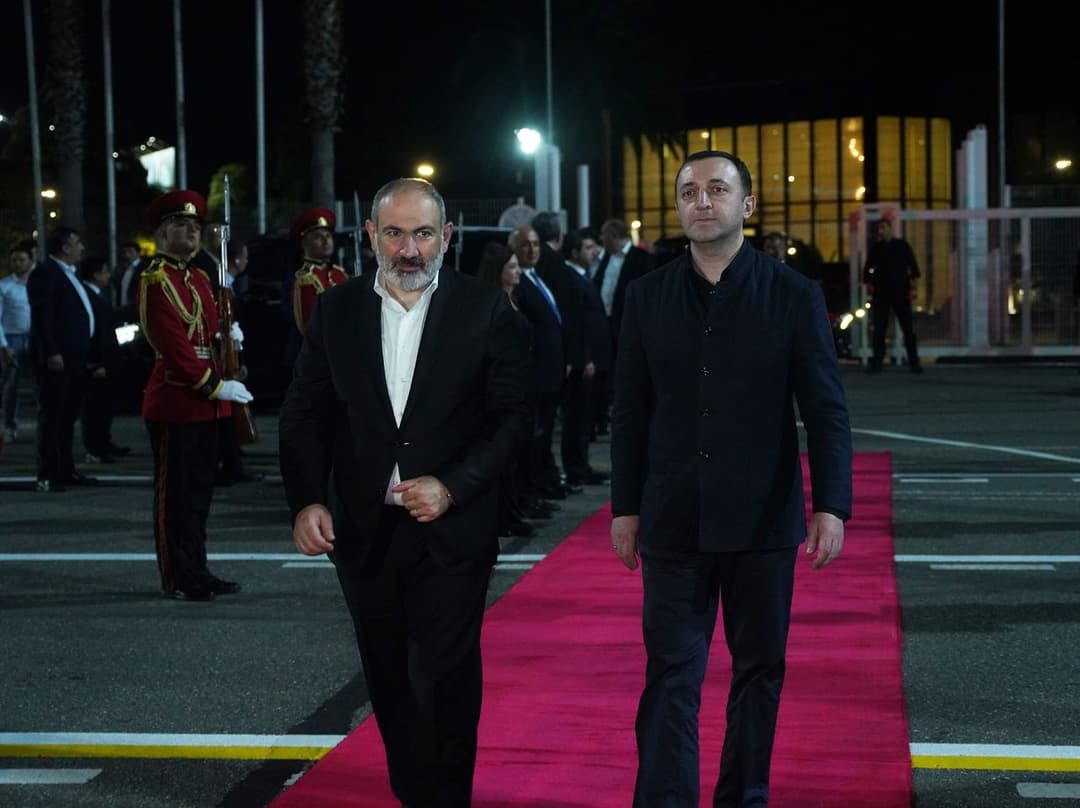 ირაკლი ღარიბაშვილმა ნიკოლ ფაშინიანი ბათუმის საერთაშორისო აეროპორტიდან გააცილა