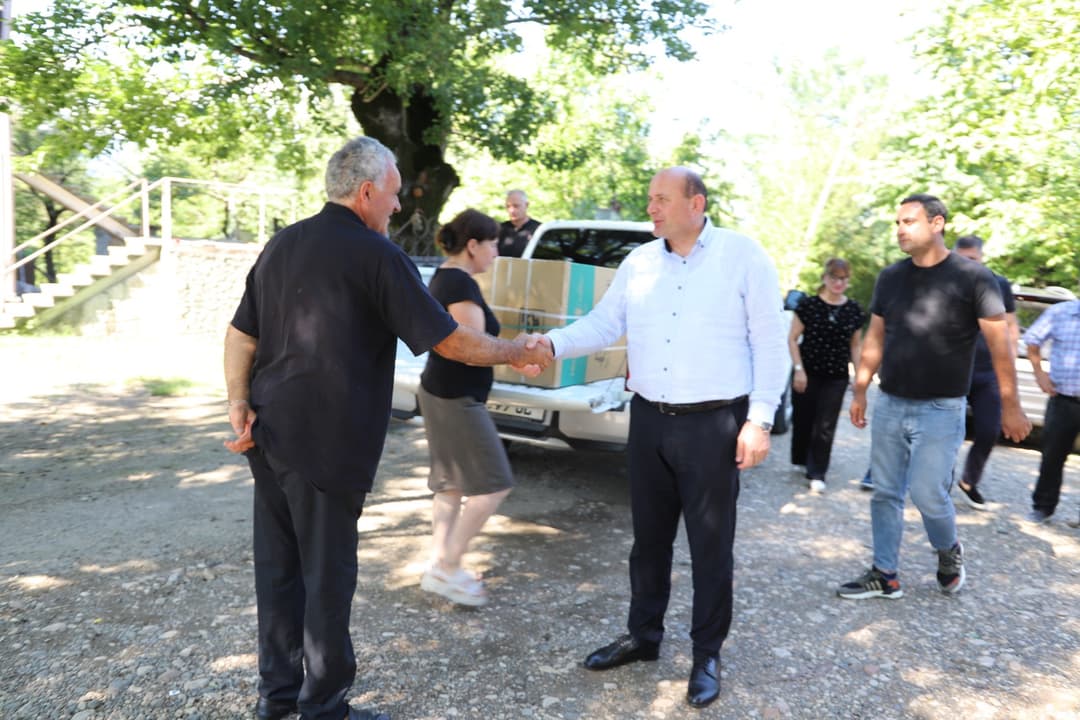 თერჯოლის მუნიციპალიტეტში მცხოვრებ ბავშვიან ოჯახებს საოჯახო ტექნიკა გადაეცათ