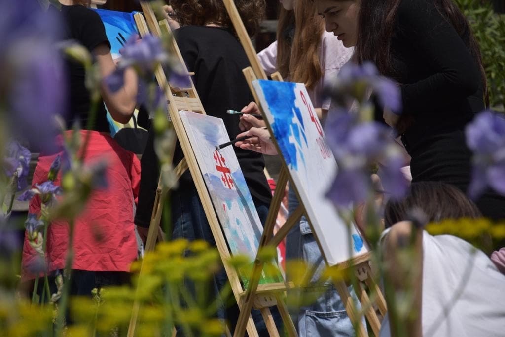 Frontnews image description