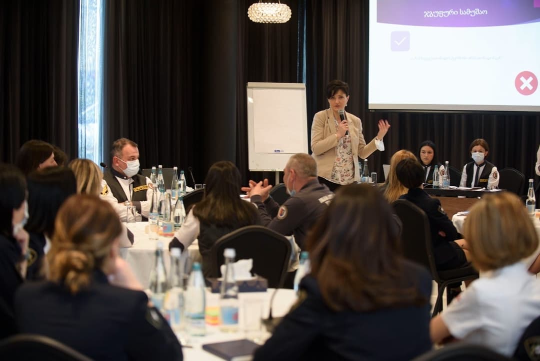 შსს-ს წარმომადგენლებმა შშმ პირებთან კომუნიკაციის ეტიკეტის შესახებ ტრენინგი გაიარეს
