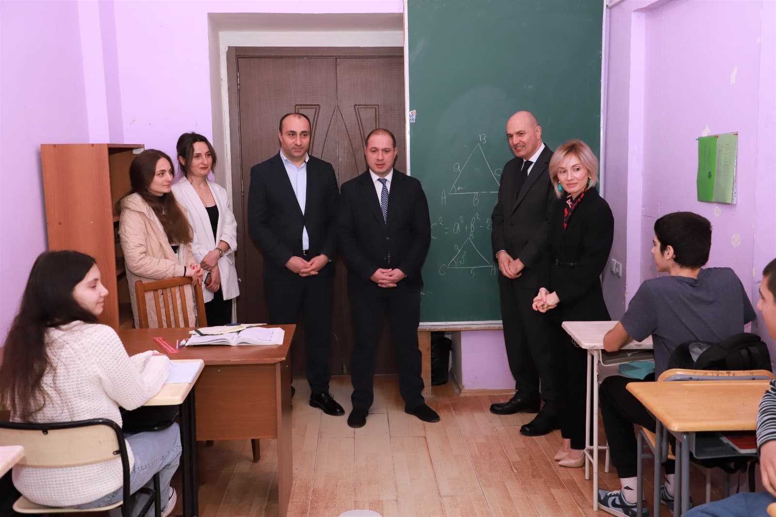 Frontnews image description