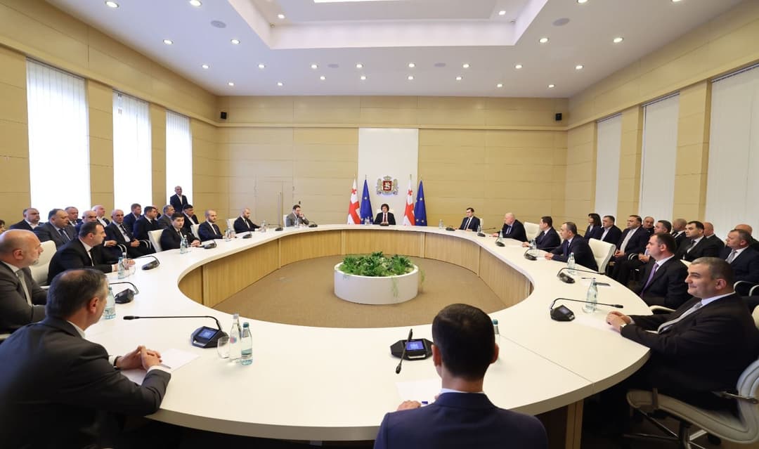 ირაკლი კობახიძე სახელმწიფო რწმუნებულებს და მუნიციპალიტეტების მერებს შეხვდა