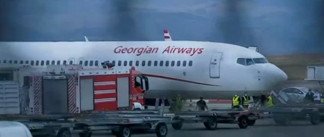 თბილისი-ვენის რეისის 180-ვე მგზავრმა ბორტი უსაფრთხოდ დატოვა