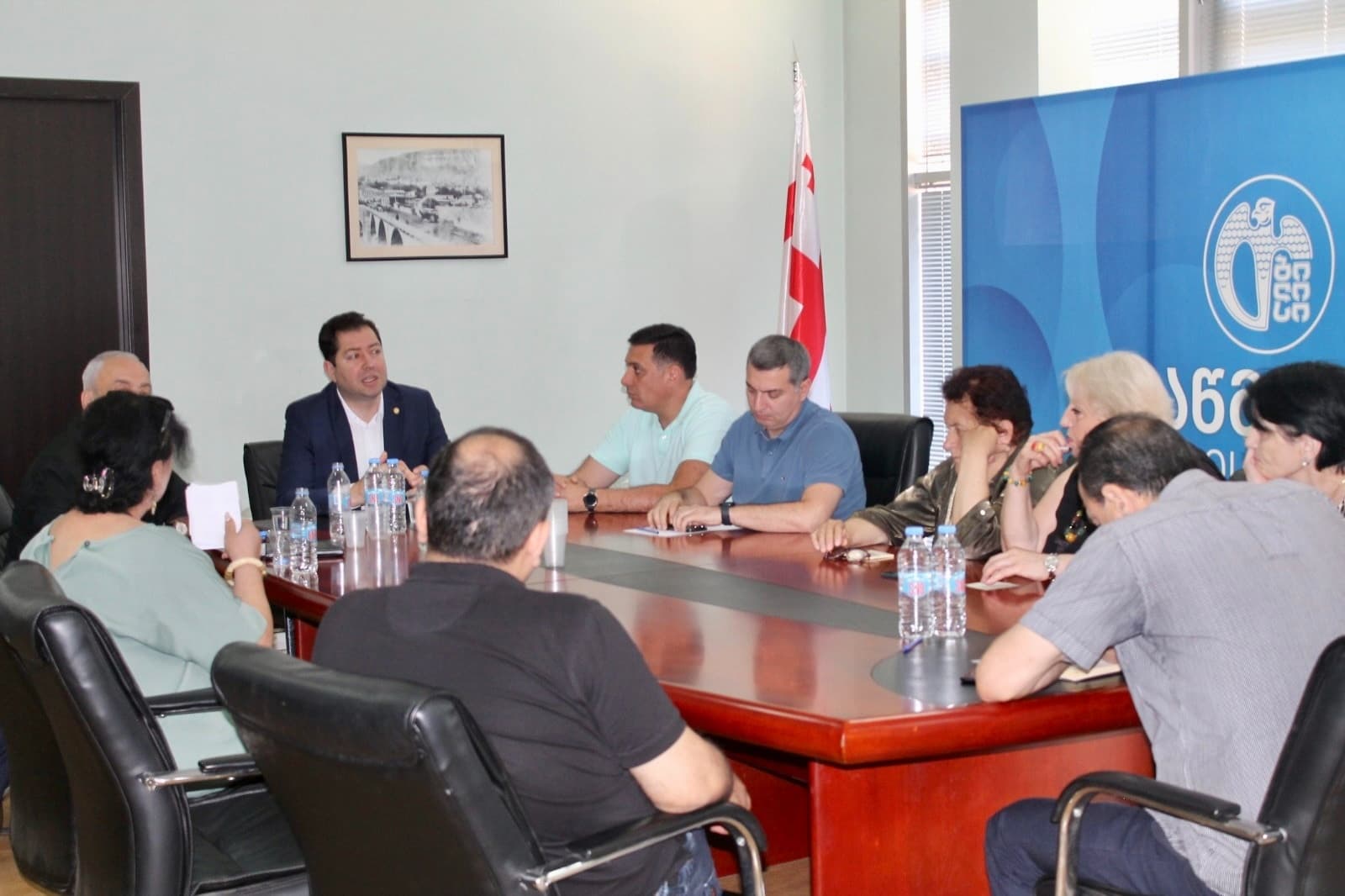 Frontnews image description