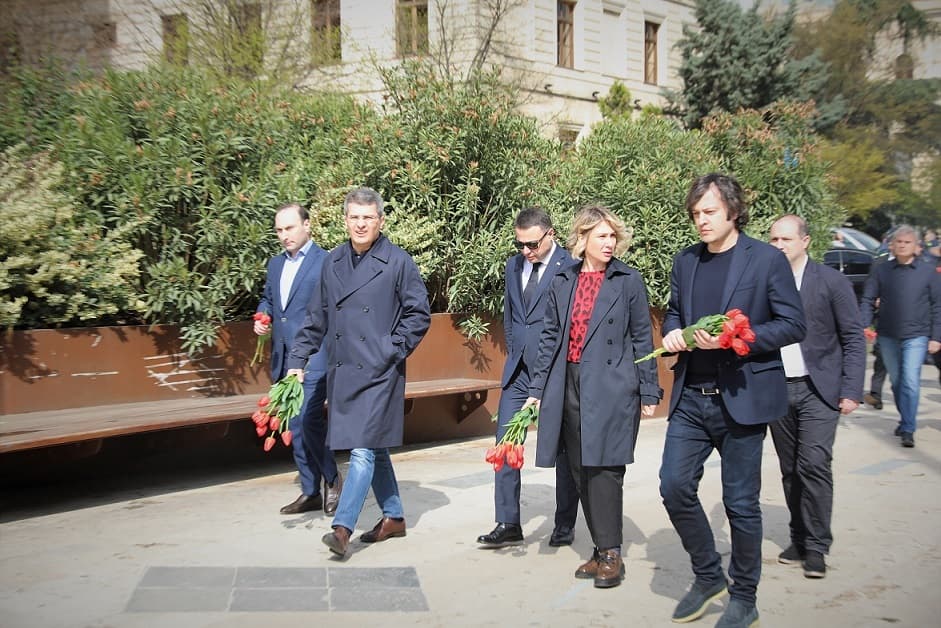 Frontnews image description