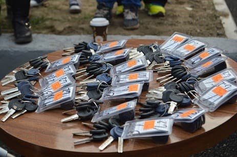 Georgian PM vows accommodation for 13,000 IDPs in three-four years