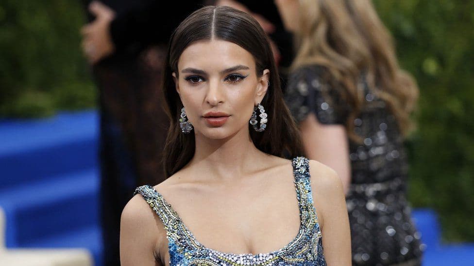 Emily Ratajkowski sponsors Bantry Basketball Club in County Cork